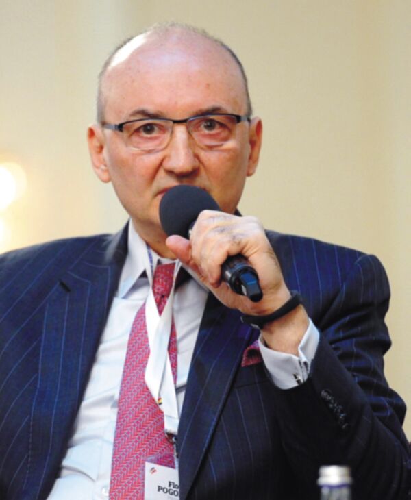 "Erste" are o participaţie de 83,33% din fondul Business Capital for Romania Opportunity Fund (BOF), restul fiind în posesia omului de afaceri Florin Pogonaru (foto). În piaţă se zvoneşte că acesta ar fi oferit consultanţă la tranzacţiile de vânzare a creditelor neperformante "Cemacon" şi "Ambient" de către BCR. "Erste" are o participaţie de 83,33% din fondul Business Capital for Romania Opportunity Fund (BOF), restul fiind în posesia omului de afaceri Florin Pogonaru (foto). În piaţă se zvoneşte că acesta ar fi oferit consultanţă la tranzacţiile de vânzare a creditelor neperformante "Cemacon" şi "Ambient" de către BCR.